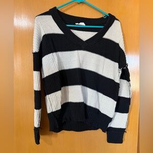 Chic Black and White Striped V-Neck Sweater